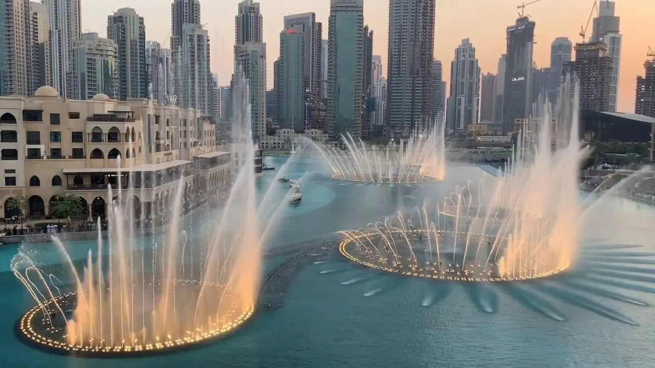 Dubai Fountain: A Dazzling Display of Water, Music and Light