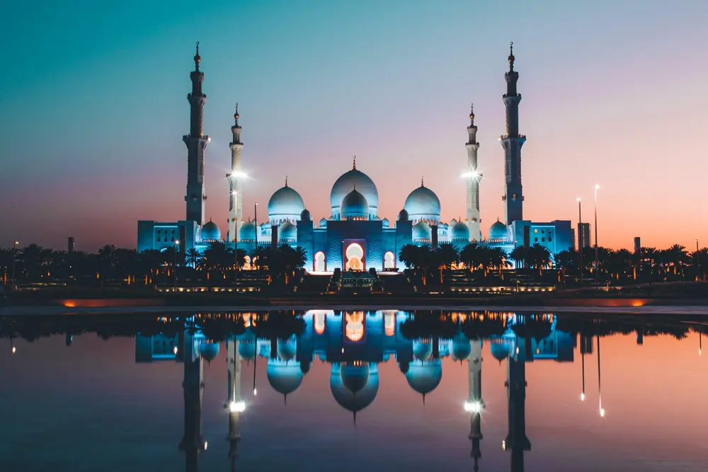 Sheikh-zayed-grand-mosque-reflection-pools