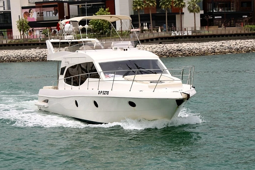 43 ft private boat rental dubai