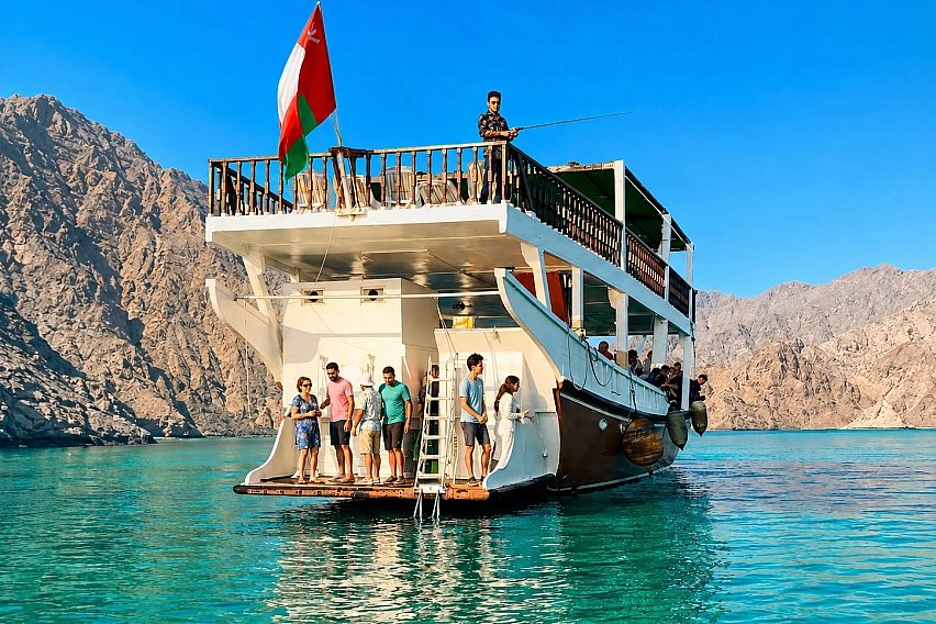 musandam dibba oman dhow cruise