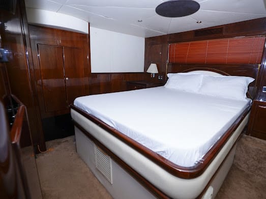 Dubai Yacht Tour