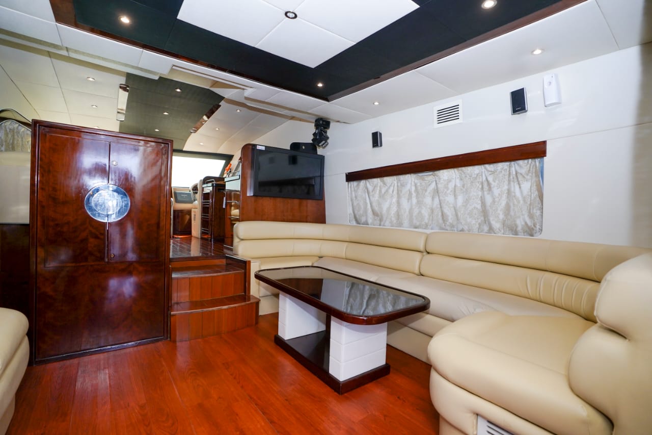 Dubai Yacht Tour