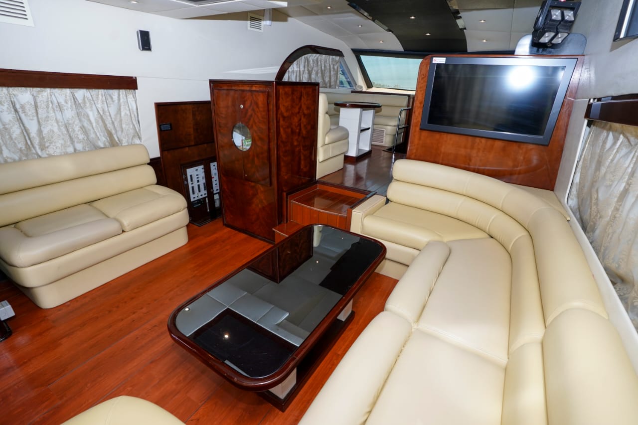 Dubai Yacht Tour