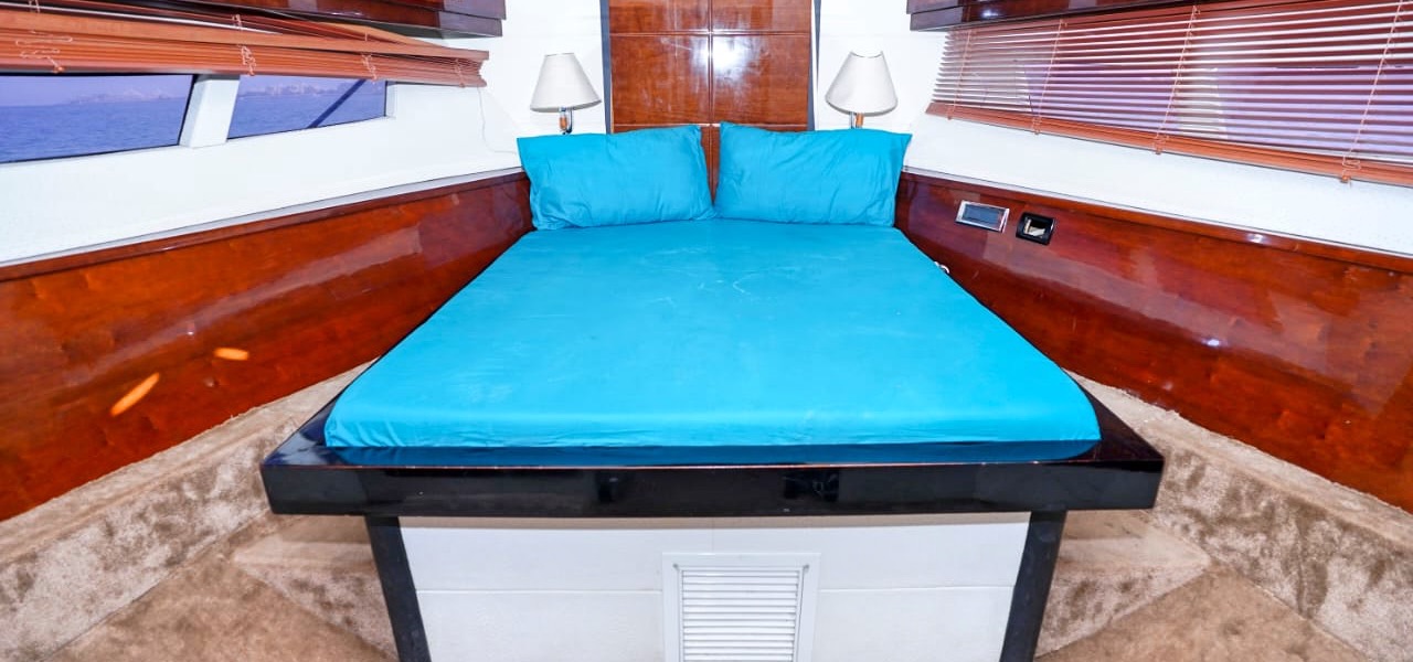 Dubai Yacht Tour