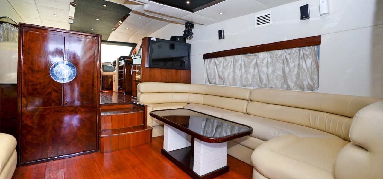 Dubai Yacht Tour